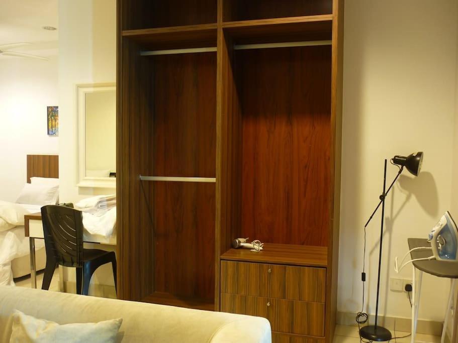 At Middle Floor Sea View Apartment George Town