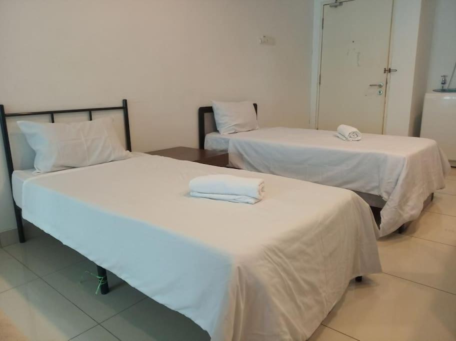 Apartment At Middle Floor Sea View George Town