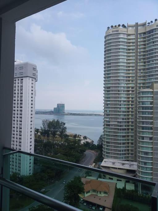 At Middle Floor Sea View George Town